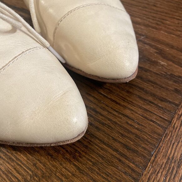 FRYE Pointed Toe Ivory Cream Leather Cap Toe Oxford Shoe Size 7 M - Picture 12 of 12
